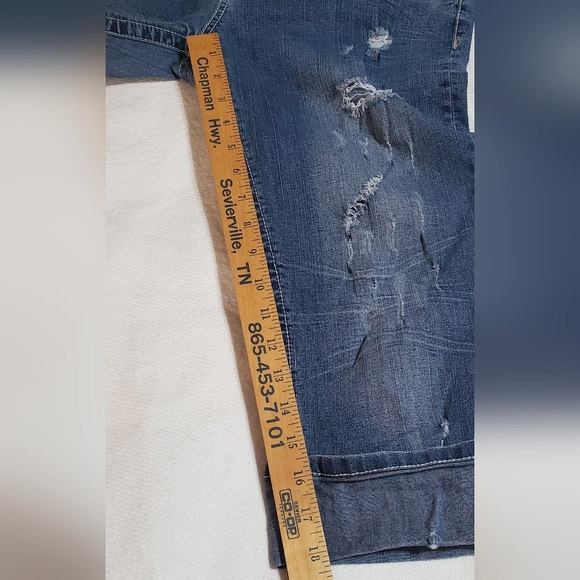 Almost Famous Distressed Cropped Blue Jeans - Picture 3 of 6